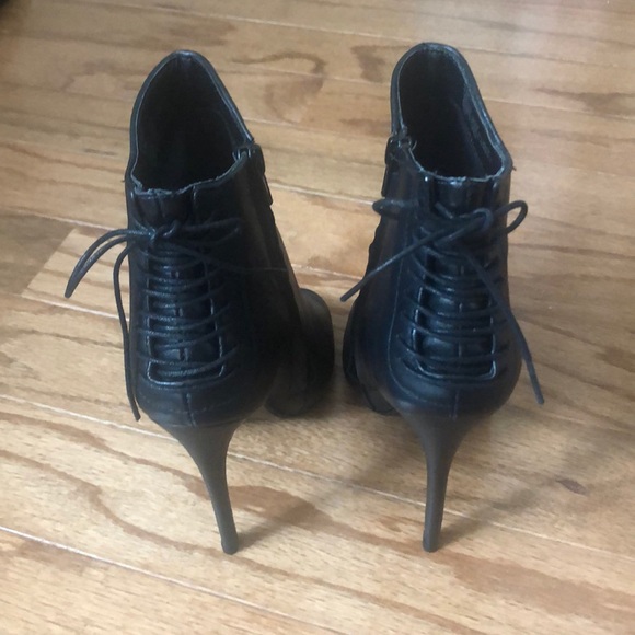 NWOT Black LEATHER Steve Madden peeptoe heels 6.5 - Picture 2 of 7